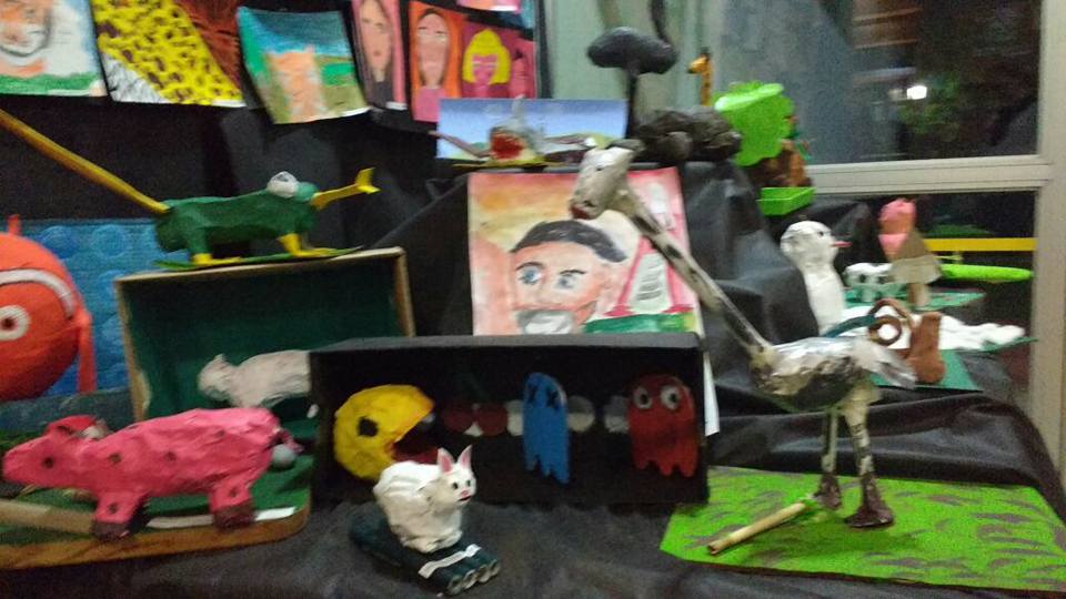 Producciones de estudiantes expuestas en la muestra anual